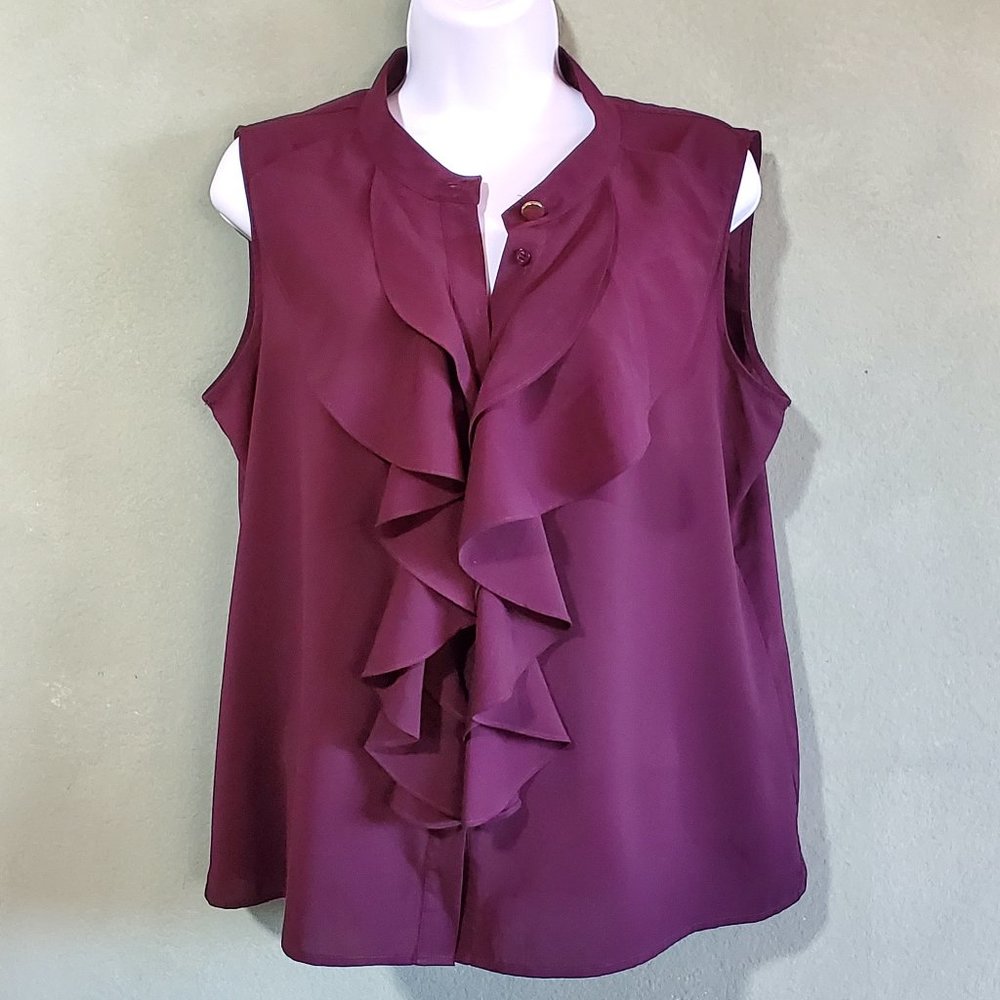 Sleeveless Blouse in Plum